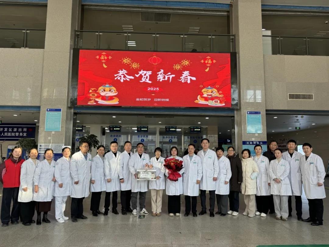 大年初一送温暖，辞别旧岁，共赴新程