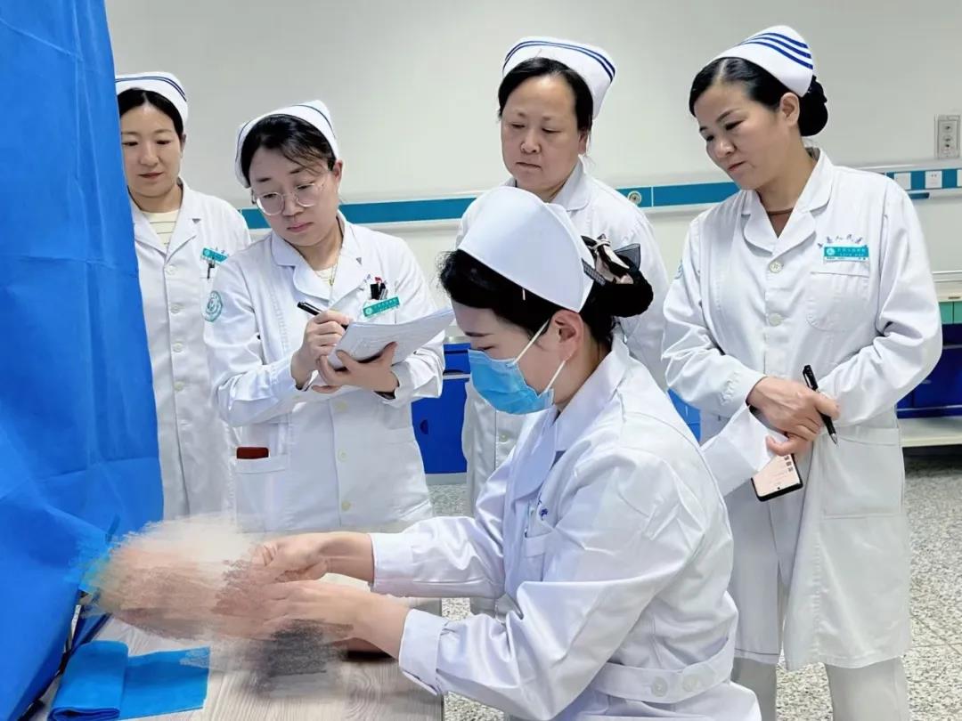 妙手飞针，无痛暖心 ——我院举办“静脉飞针采血”技术竞赛