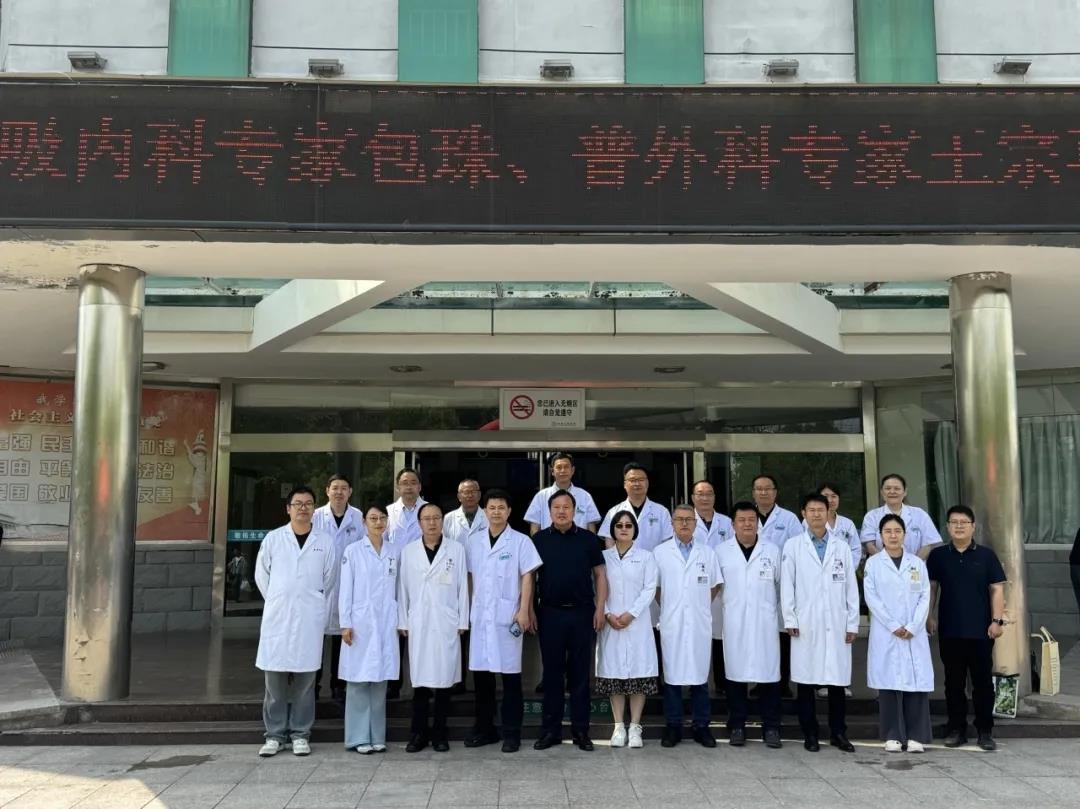 【杏林春暖 携手同行】我院联合徐医附院顺利开展大型义诊活动